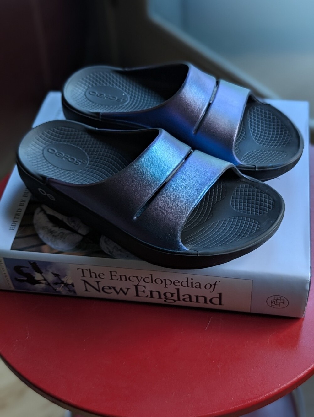 OOFOS Women's Slide Sandal in Iridescent Purple Blue